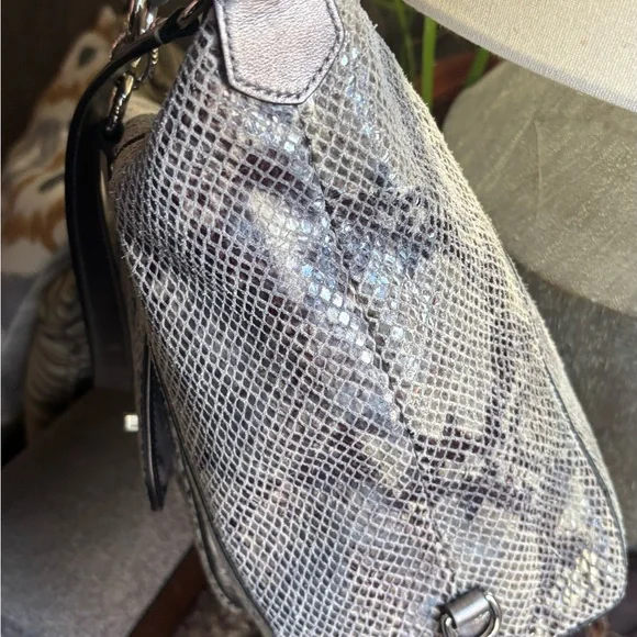 RARE🔥AUTHENTIC COACH 1961 leather Snakeskin metallic leather zip shoulder - Picture 11 of 16